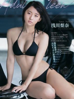 独自在夜晚的海边